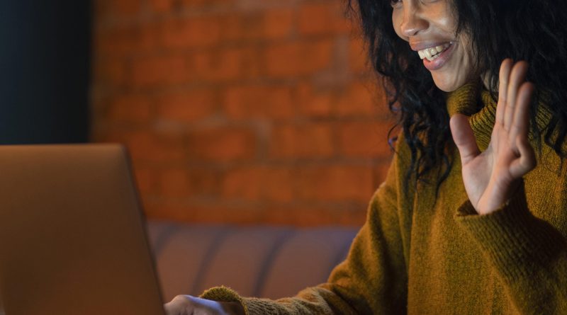 Faculdade oferece bootcamp de carreira internacional online e gratuito