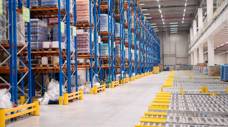 Demanda por produtos industriais encolhe 1,8% em março