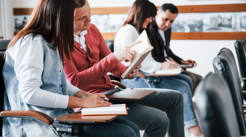 Errata: Cursos de Pós-Graduação registram alta de alunos