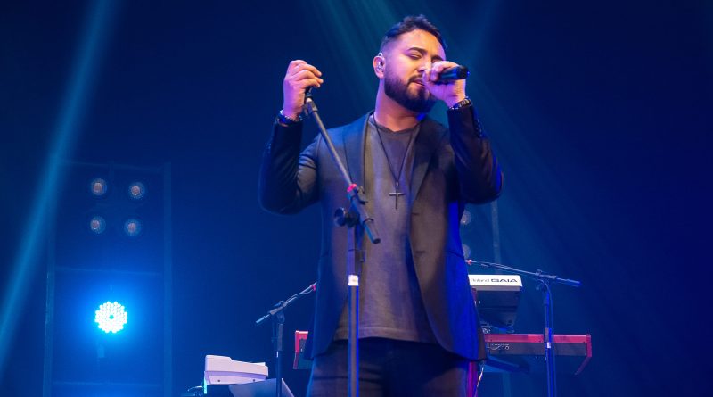 Cantor lança single inspirado em tragédia de Santa Maria