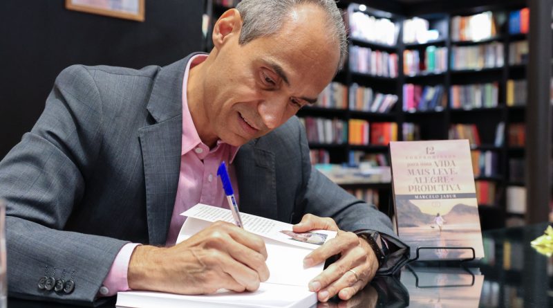 Autor propõe conduta para vida mais leve, alegre e produtiva