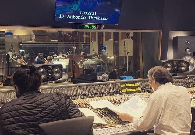 Compositor brasileiro usa orquestra virtual em seus projetos