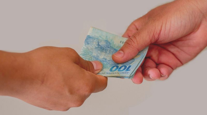 Pagamento do 13º salário é alternativa para acertar as finanças