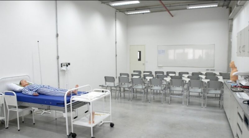UniFECAF amplia laboratórios e investe em empregabilidade