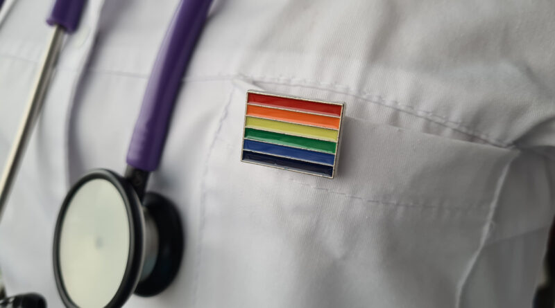 Atendimento urológico inclusivo é fundamental, diz médico