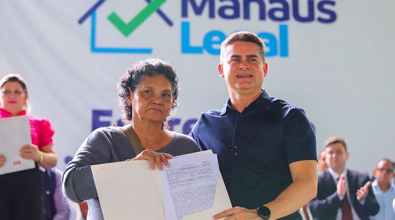 Prefeito David Almeida entrega mais de 400 registros de imóveis e reforça compromisso com a moradia digna e a regularização fundiária em Manaus