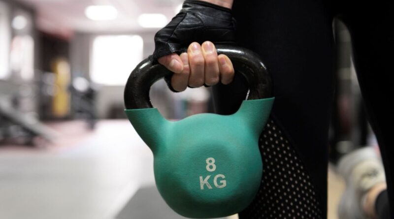 Kettlebell ganha espaço em treinos funcionais