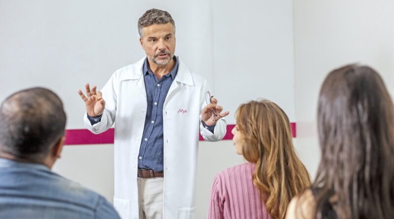 Formação em medicina abre espaço para múltiplas carreiras