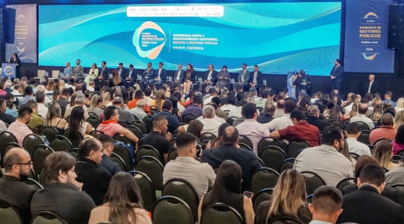 Gestores públicos se reúnem em seminário sobre eficiência e transparência