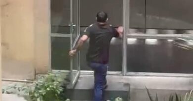 Foragido tenta escapar escalando prédio do fórum em Manaus e acaba preso