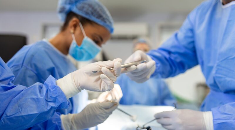 Brasil importa maioria dos insumos cirúrgicos dos EUA