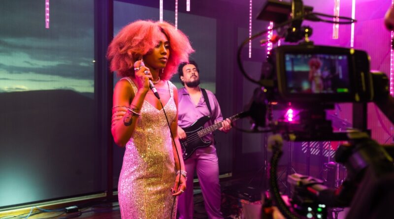 Sonastério ilumina lança novo episódio com Augusta Barna com faixas inéditas