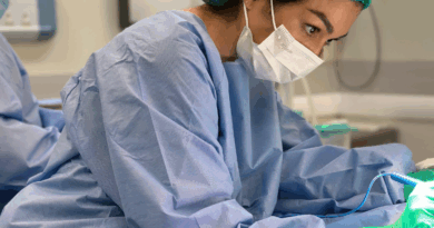 Mastopexia corrige flacidez nas mamas após a maternidade