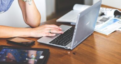 Mulheres 50+ desafiam a invisibilidade pela escrita