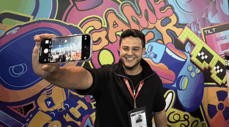 Eldo Gomes marca presença na Brasil Game Show em São Paulo