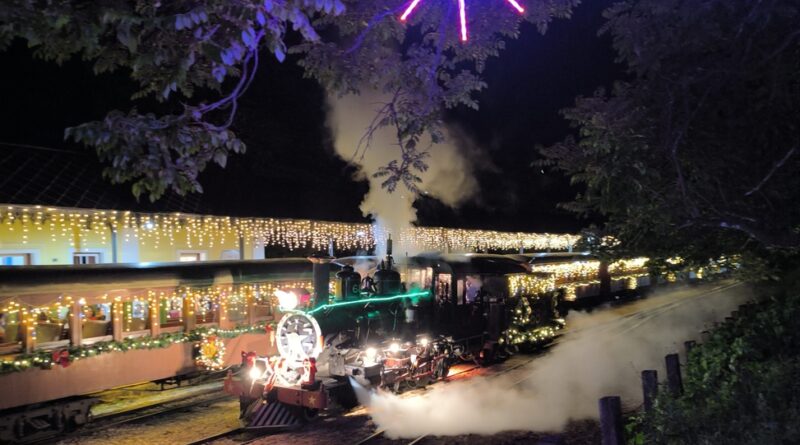 Tiradentes vive magia do Natal com Papai Noel e Maria Fumaça