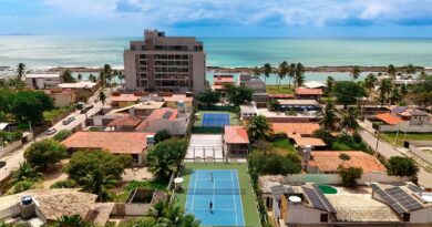 Ritz inaugura clube de tênis em Barra de São Miguel