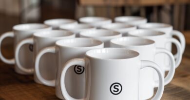Canecas personalizadas são opção para presentes corporativos