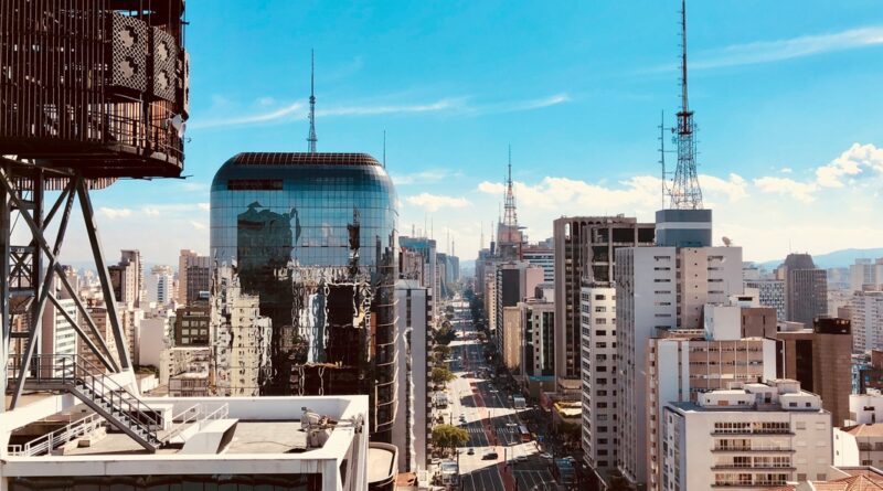 Vacância de escritórios em SP deve diminuir em 2026