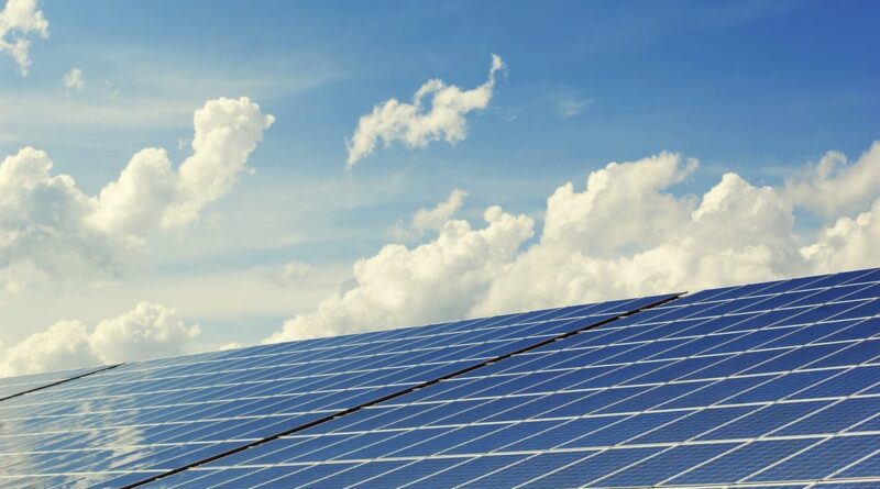 Investimentos em energia solar superam R$ 32,9 bi em 2025