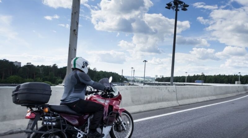 Moura lista erros na manutenção da bateria para motos