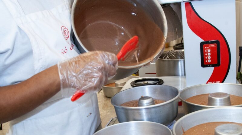 Bolo vulcão da Fábrica de Bolo Vó Alzira volta na Páscoa