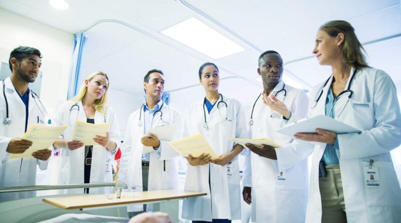 Médicos residentes reivindicam aumento da bolsa