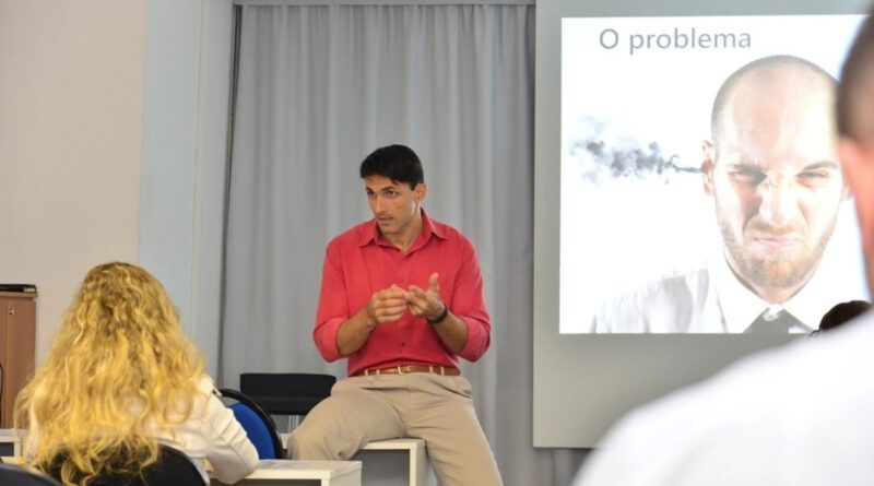 Empresa lança programa gratuito de treinamento profissional