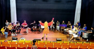 Espreme a Pitanga estreia temporada com maestrina drag