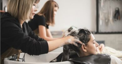 Salões brasileiros adotam ciência no cuidado capilar