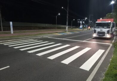 Vias de Manaus recebem nova sinalização da prefeitura para ordenamento do fluxo de veículos