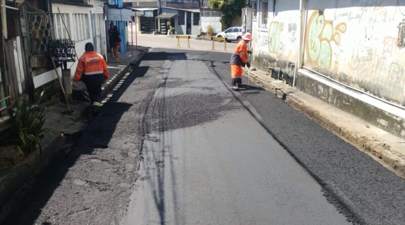 Prefeitura de Manaus avança com recapeamento asfáltico de 260 metros no bairro Flores e fortalece mobilidade urbana