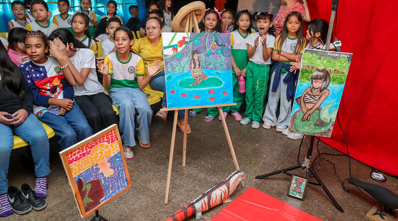 Prefeitura de Manaus promove exposição cultural com mosaicos amazônicos em escola da zona Norte