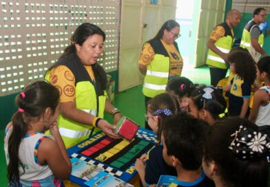 Prefeitura de Manaus leva atividade lúdica de trânsito à escola municipal do bairro Alvorada