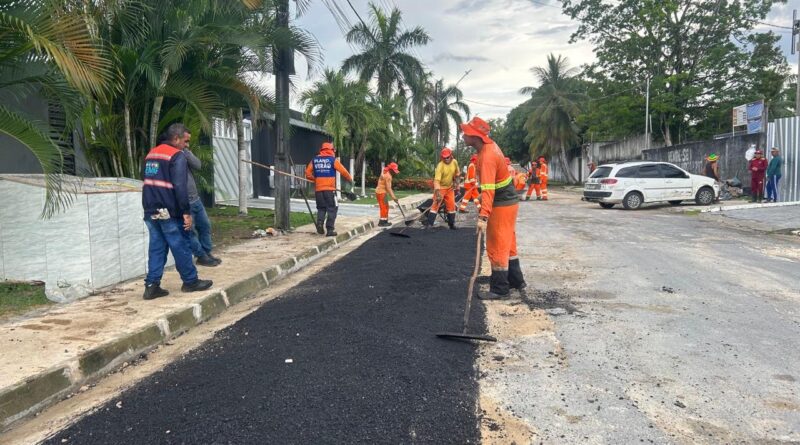 Prefeitura de Manaus avança com recuperação asfáltica no bairro Flores e melhora mobilidade na zona Centro-Sul