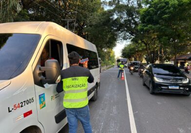 Operação da Prefeitura de Manaus apreende micro-ônibus com roda sem parafuso