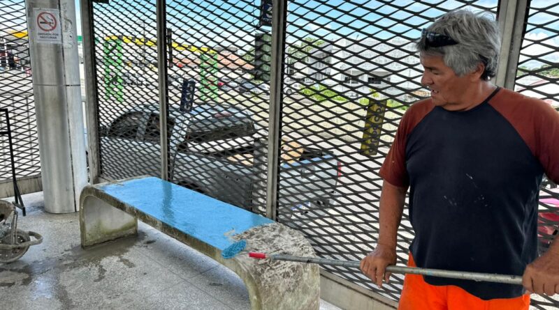 Prefeitura de Manaus instala novos bancos na estação São Jorge e reforça melhorias no sistema de transporte coletivo