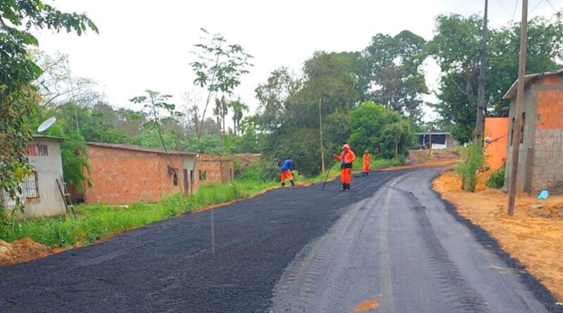 Prefeitura de Manaus trabalha na pavimentação de trecho do ramal do Baiano que era em solo natural
