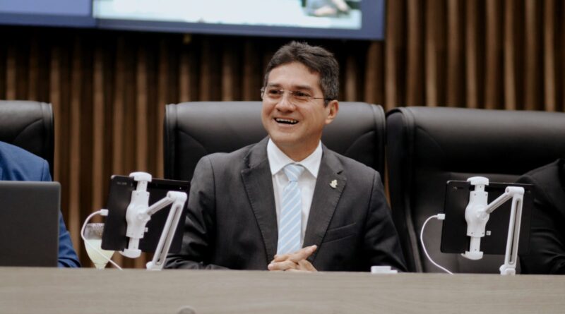 Jander Lobato propõe licença remunerada para qualificação de servidores municipais