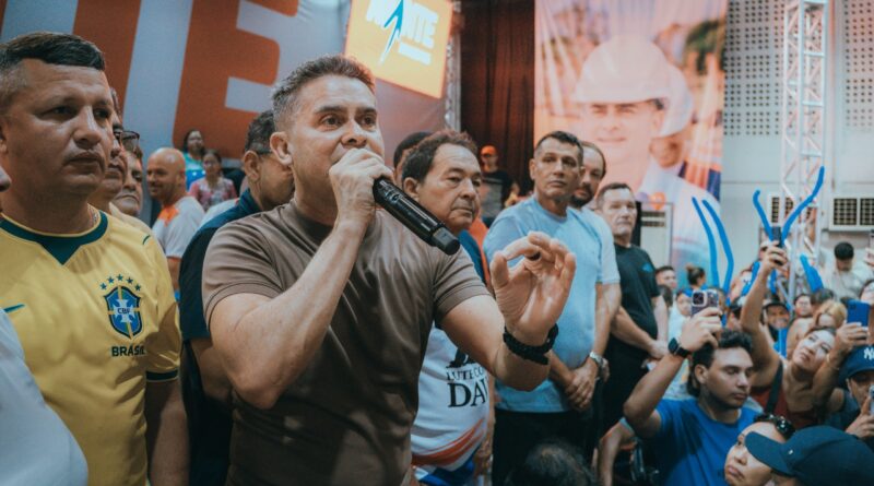 PDT reúne 2,7 mil pessoas, apresenta chapa completa e reforça aliança com David Almeida para 2026