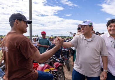 Eduardo Braga fiscaliza obras em Ipixuna e anuncia novos investimentos para Envira durante caravana pela religião do rio Juruá
