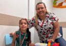 Após terapias na Hapvida, criança neurodivergente avança na comunicação e conquista autonomia no dia a dia