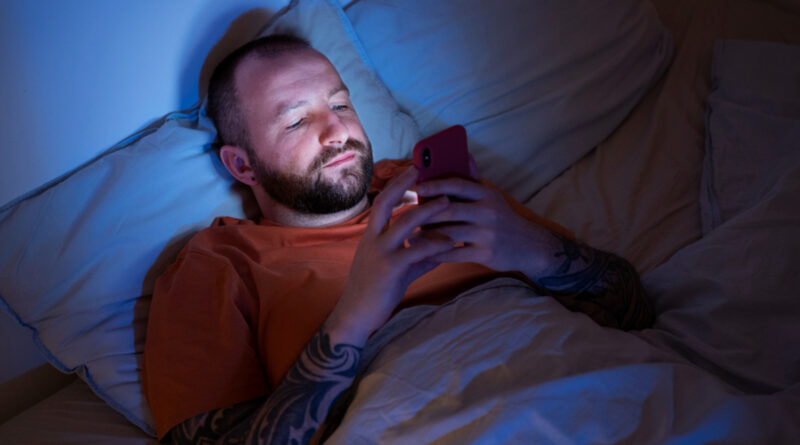 Quase 80% dos brasileiros dormem menos de 7h, mostra estudo