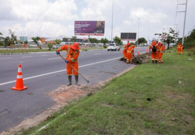 Com 13 frentes de trabalho e 1.250 trabalhadores, Prefeitura de Manaus amplia serviços de limpeza durante o verão amazônico