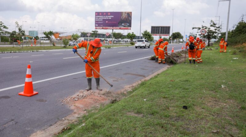 Com 13 frentes de trabalho e 1.250 trabalhadores, Prefeitura de Manaus amplia serviços de limpeza durante o verão amazônico