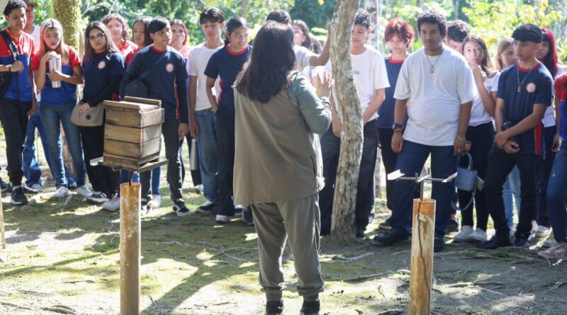 Estudantes da rede municipal vivenciam educação ambiental em visita ao instituto Soka Amazônia