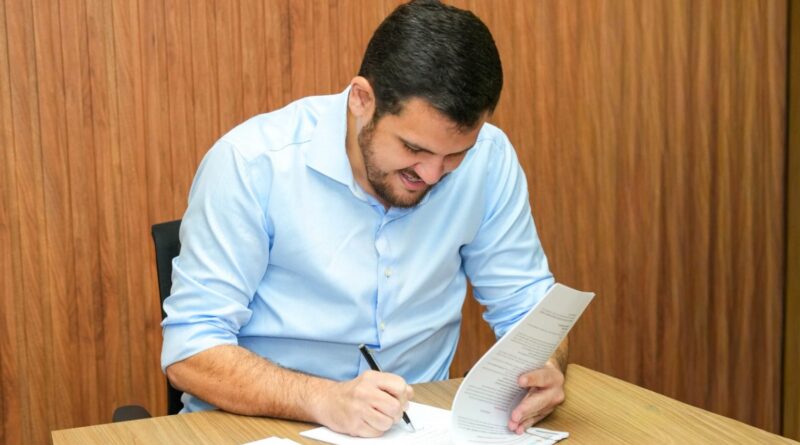 Prefeito Renato Junior anuncia concurso para auditor fiscal da Semef com salário inicial de R$ 27 mil