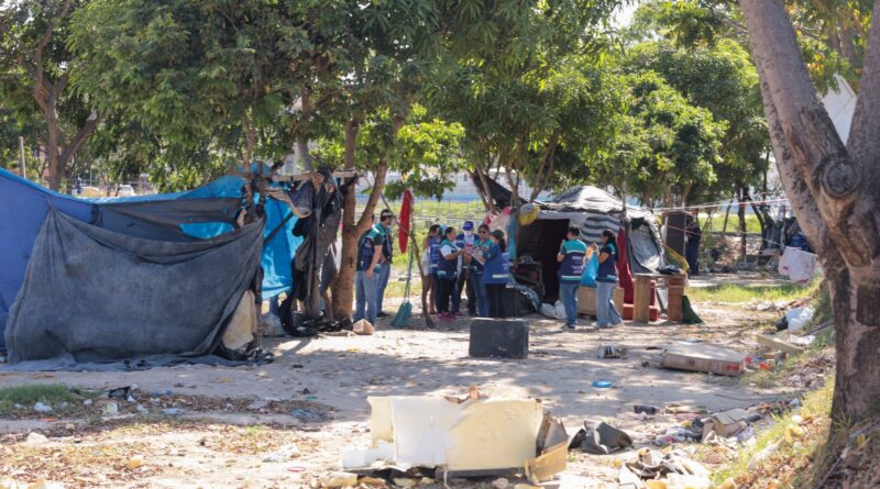 Prefeitura de Manaus realiza abordagem social com pessoas em situação de rua no Morro da Liberdade