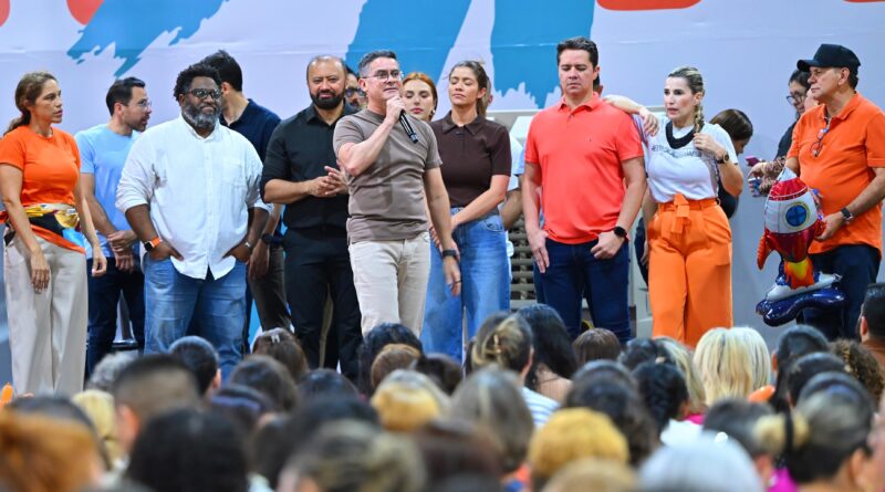 “Compensa recebeu mais investimentos em educação do que Coari e Tefé”, afirma David Almeida