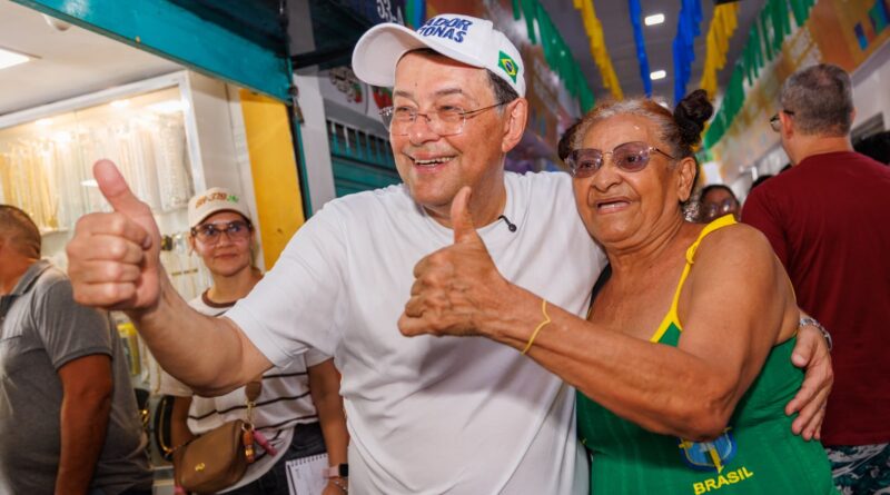 Eduardo Braga visita Mini Shopping da Compensa, em Manaus, ouve permissionários e recebe reivindicações da comunidade